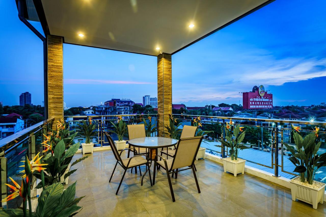Lux Boutique Hotel Нонтхабурі Екстер'єр фото